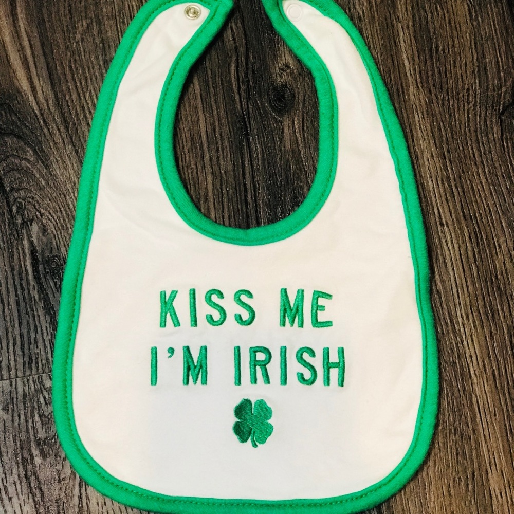 Kiss Me I'm Irish bib